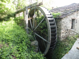 Roue de dessus ou Overshot water wheel par Rigamonti Ghisa